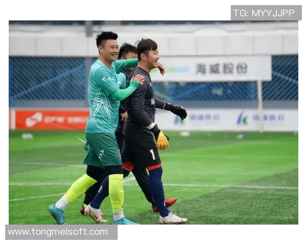 新英格兰队与白帽队激战正酣谁能在这场对决中笑到最后